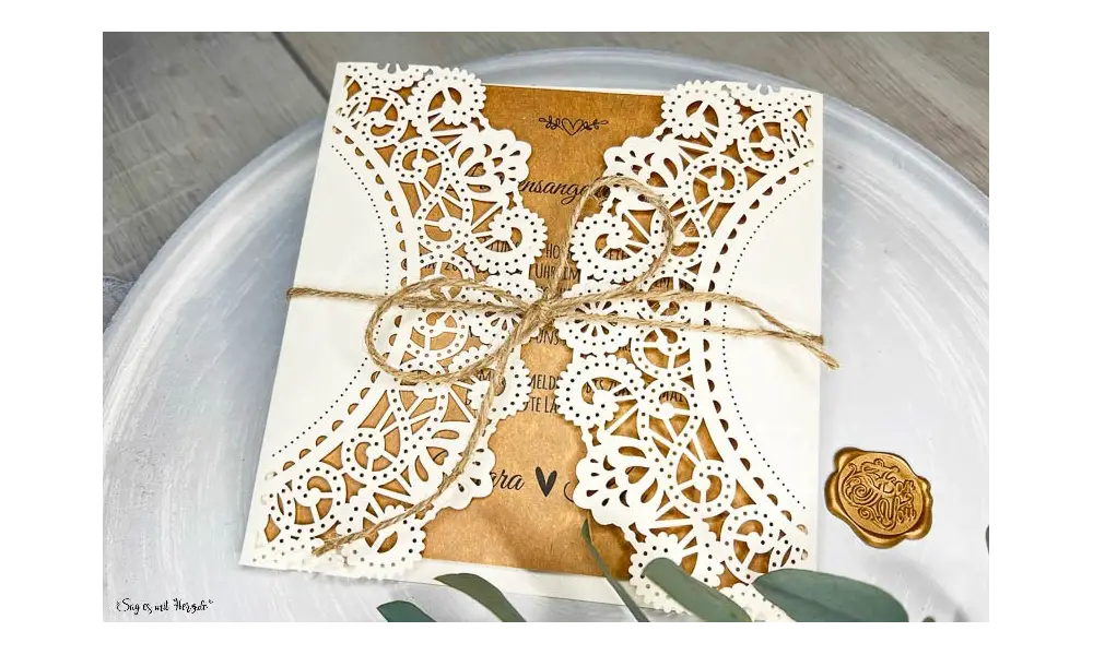 Vintage Einladungskarten Hochzeit mit Lasercut Spitze & Kraftpapier