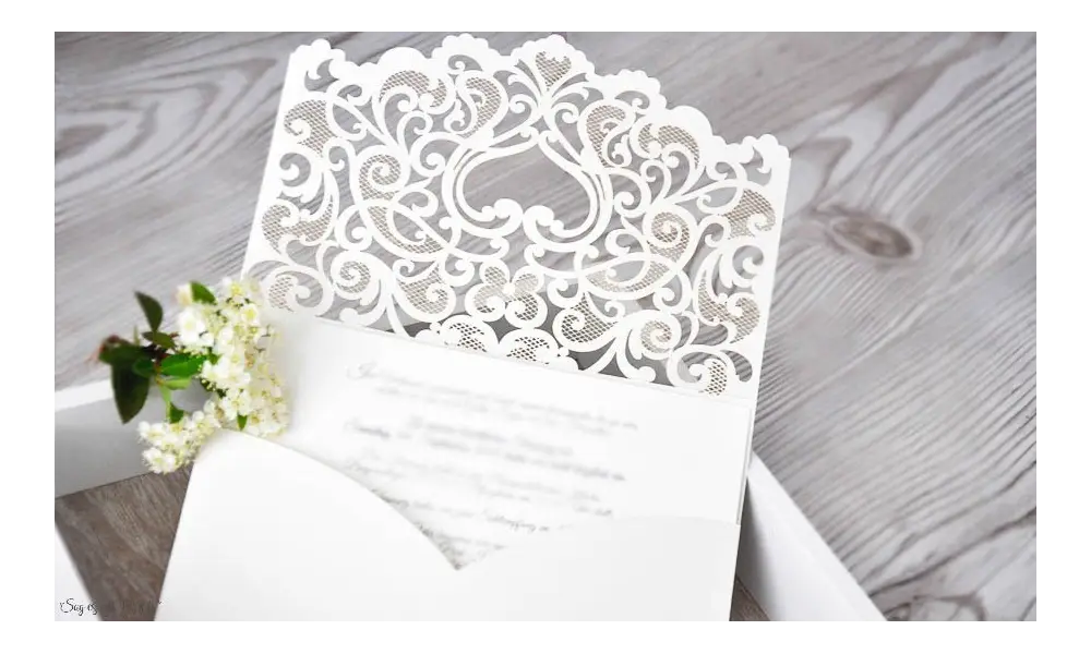 Einladungskarten Hochzeit Lasercut Spitze Pocketfold edel elegant weiß