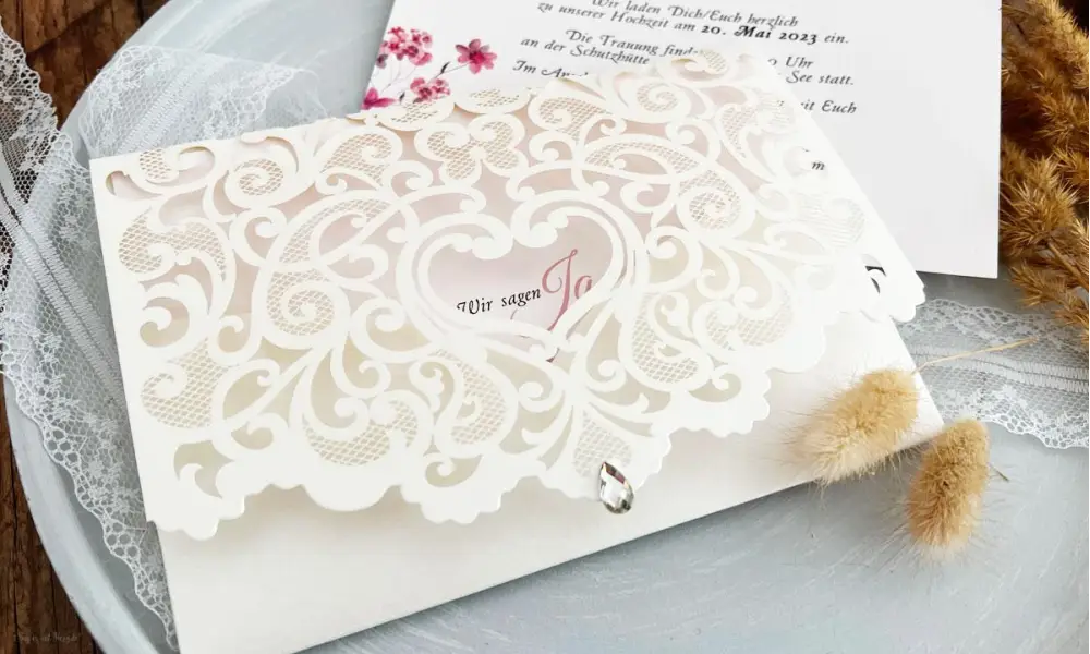 Einladung Hochzeit Lasercut Herz Pocketfold Spitze rosa