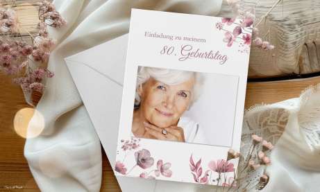 Einladungskarten 80. Geburtstag Frau mit Foto, altrosa