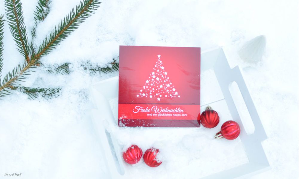 Firmen Weihnachtskarte in rot, Text als Weihnachtsbaum