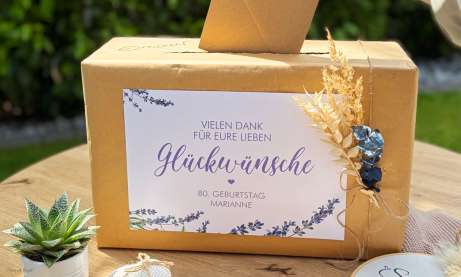 Kartenbox für Glückwünsche zum Geburtstag in flieder lavendel