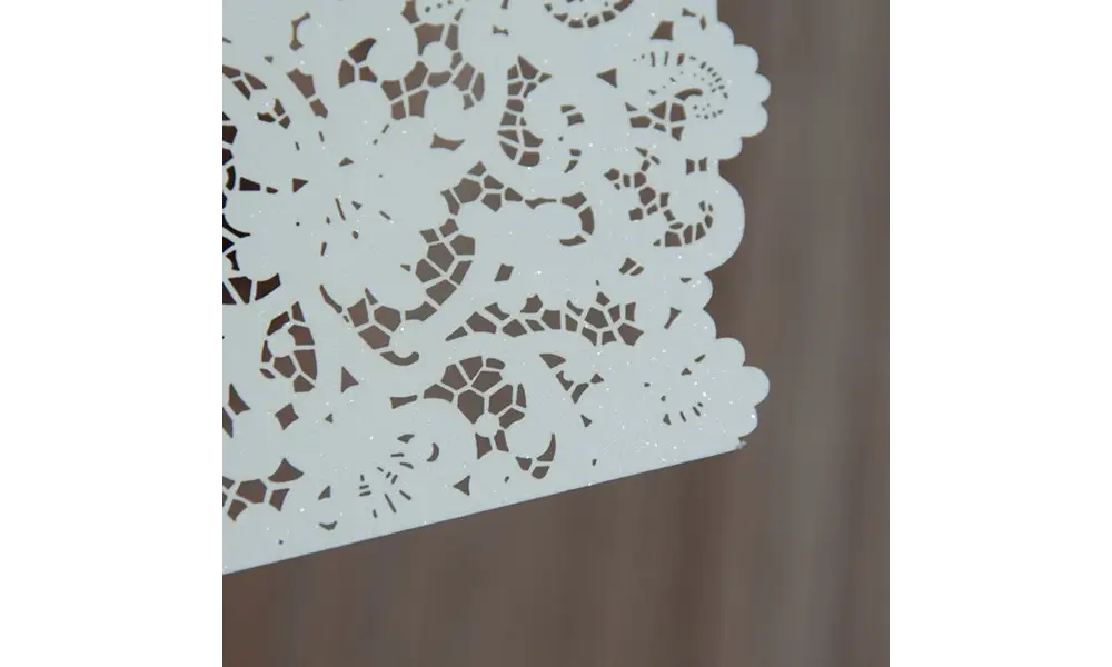 Flachkarte Hochzeit mit eleganter Spitzenborte