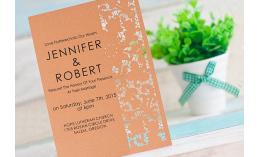 Einladungskarte zur Hochzeit mit Lasercut Blütenverzierung