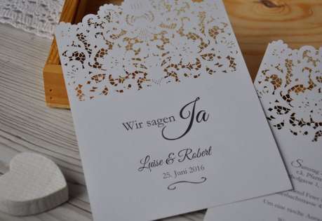 Einladungskarte zur Hochzeit mit Lasercut Spitze