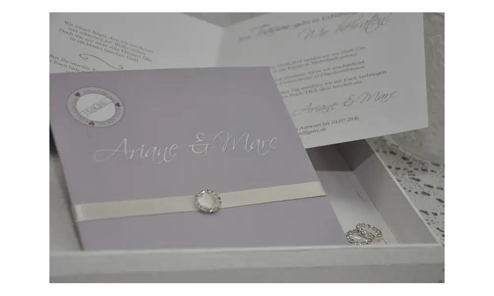 Einladungskarte Hochzeit "Nur Du" mit edler Strass Schnalle