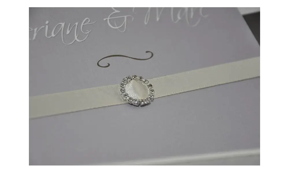 Einladungskarte Hochzeit "Nur Du" mit edler Strass Schnalle