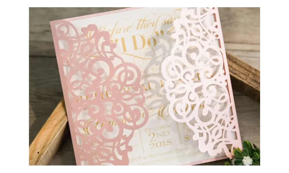 Lasercut Einladungskarte Hochzeit "Traum in rosa"