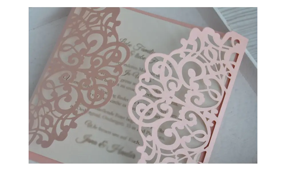 Lasercut Einladungskarte Hochzeit "Traum in rosa"