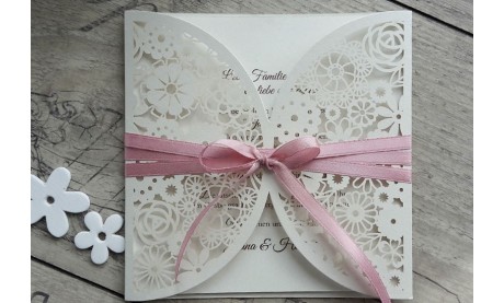 Einladungskarten Hochzeit Blumen Spitze floral Lasercut Kraftpapier