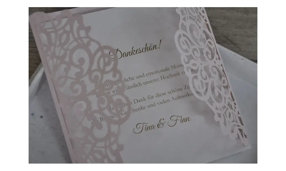 Lasercut Einladungskarte Hochzeit "Traum in rosa"