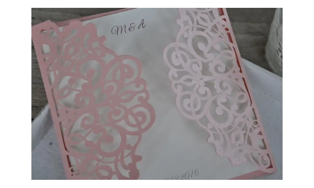 Lasercut Einladungskarte Hochzeit "Traum in rosa"