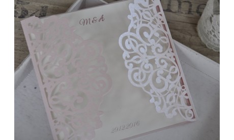 Lasercut Einladungskarte Hochzeit "Traum in rosa"