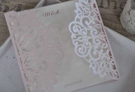 Lasercut Einladungskarte Hochzeit "Traum in rosa"