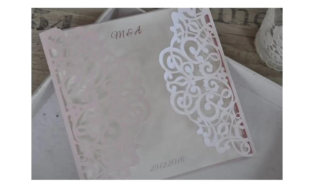 Lasercut Einladungskarte Hochzeit "Traum in rosa"