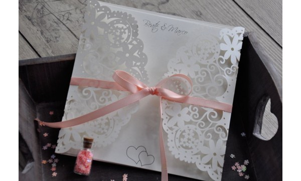Hochzeitseinladungen Vintage mit edler Lasercut Spitze rosa