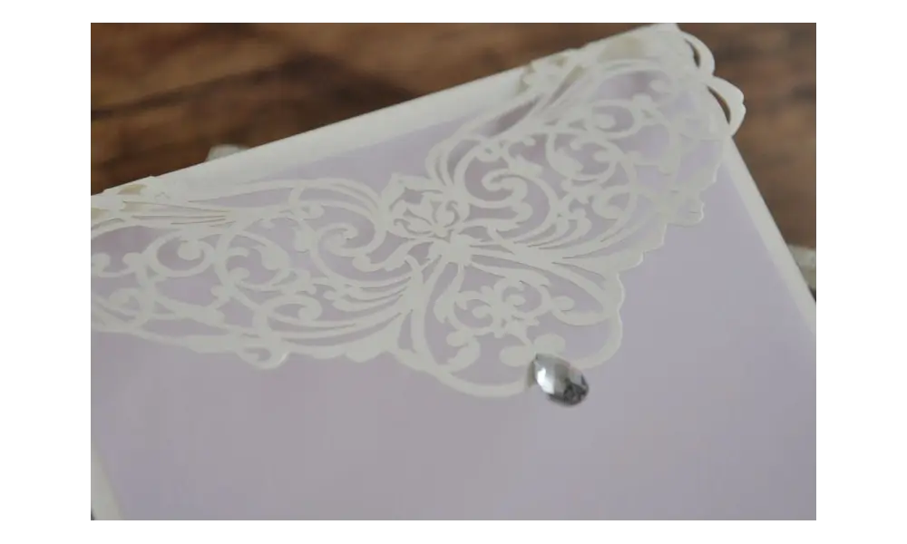 Edle Hochzeitseinladungen "Lasercut mit Strassstein"