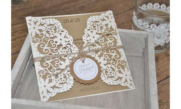 Einladung Hochzeit Vintage Lasercut Spitze Kraftpapier diy Blumen