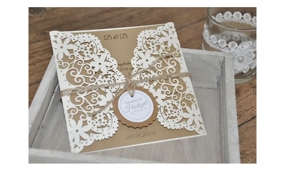 Einladung Hochzeit Vintage Lasercut Spitze Kraftpapier diy Blumen