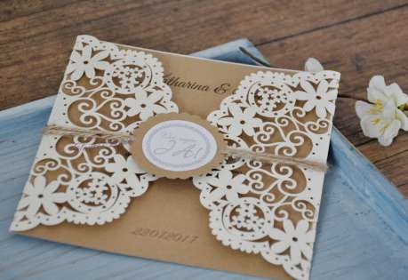 Einladung Hochzeit Vintage Lasercut Spitze Kraftpapier diy Blumen