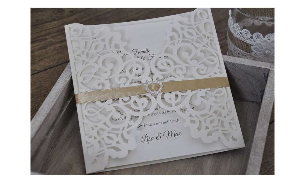 Moderne Hochzeitseinladung "Laserschnitt mit Herz" Moderne Hochzeitseinladung "Laserschnitt mit Herz"