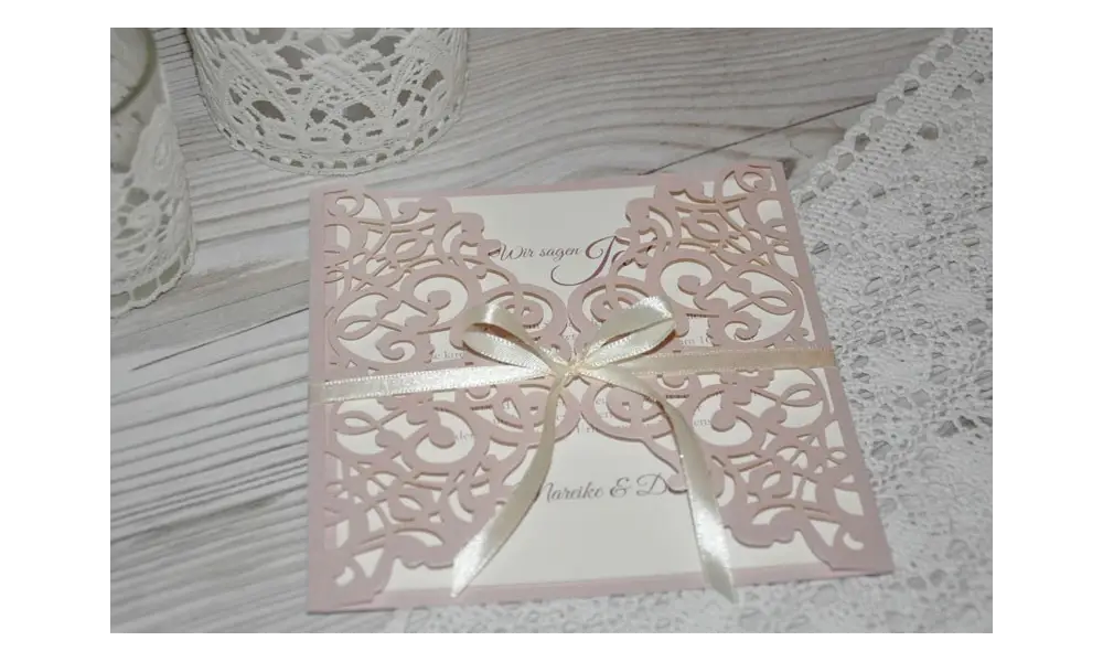 Lasercut Einladungskarte Hochzeit "Traum in rosa"