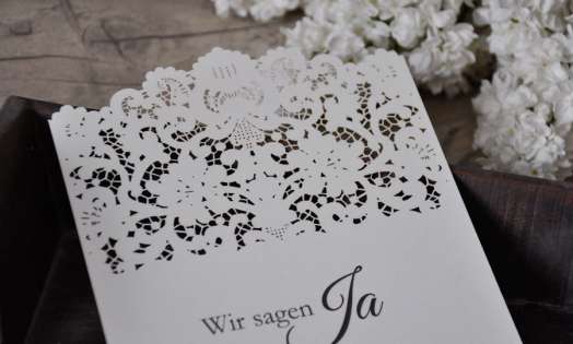 Einladungskarte zur Hochzeit mit Lasercut Spitze