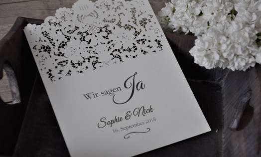 Einladungskarte zur Hochzeit mit Lasercut Spitze