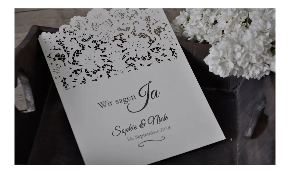 Einladungskarte zur Hochzeit mit Lasercut Spitze