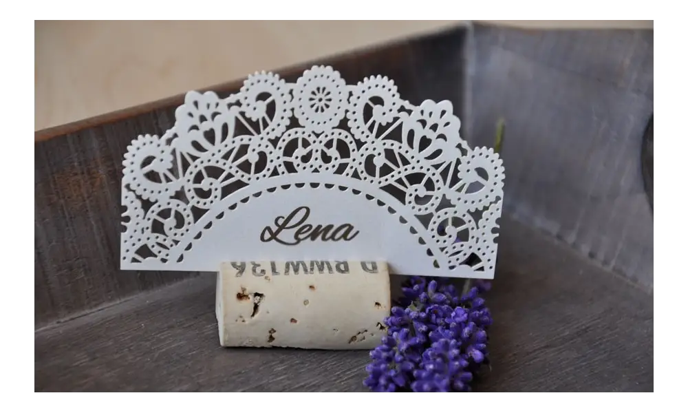 Hochzeit-Vintage-Lasercut-Spitze-lavendel-Hochzeitspapeterie