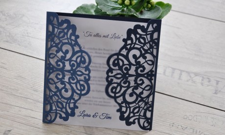 Einladungskarte Hochzeit Vintage Lasercut Spitze dunkelblau blau navy blue