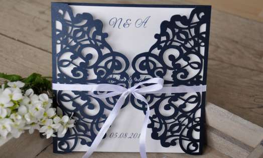 Einladungskarte Hochzeit Vintage Lasercut Spitze dunkelblau blau navy blue