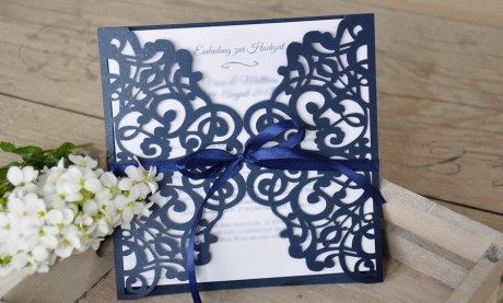 Einladungskarte Hochzeit Vintage Lasercut Spitze dunkelblau blau navy blue