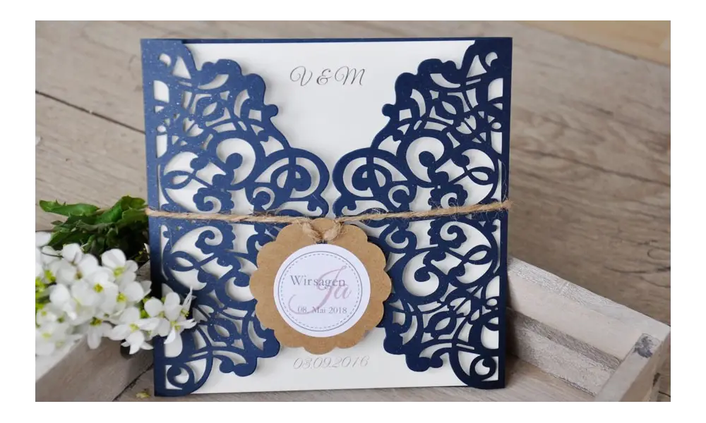 Einladungskarte Hochzeit Vintage Lasercut Spitze dunkelblau blau navy blue