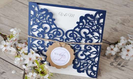 Einladungskarte Hochzeit Vintage Lasercut Spitze - marineblau