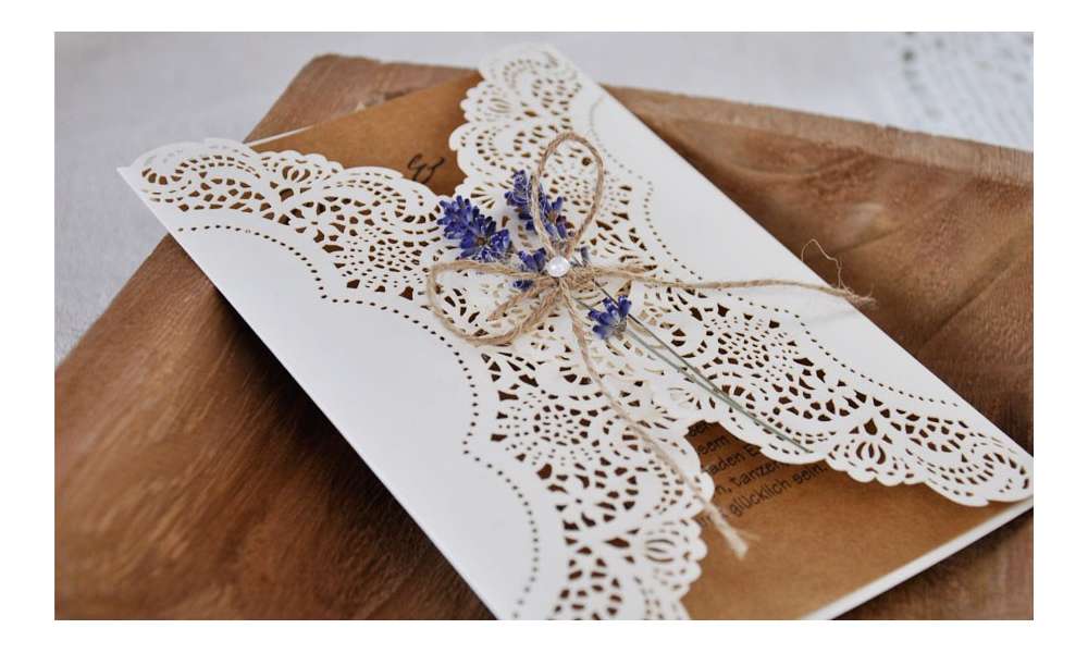 Einladungskarten-Hochzeit-Spitze-Lasercut-Kraftpapier