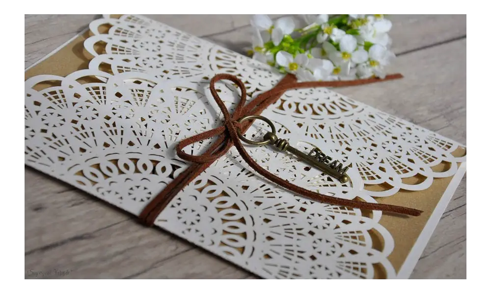 Hochzeitseinladungen Vintage Spitze Kraftpapier Lasercut diy