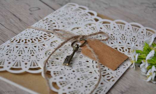 Hochzeitseinladungen Vintage Spitze Kraftpapier Lasercut diy