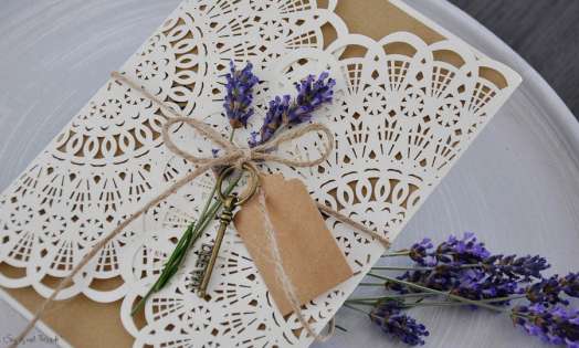 Hochzeitseinladungen Vintage Spitze Kraftpapier Lasercut diy