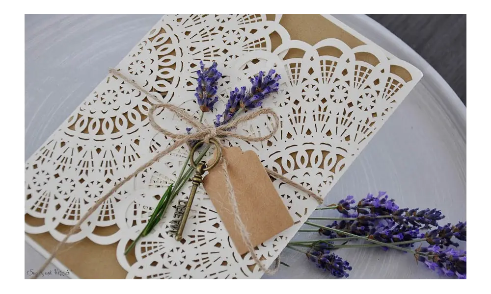 Hochzeitseinladungen Vintage Spitze Kraftpapier Lasercut diy