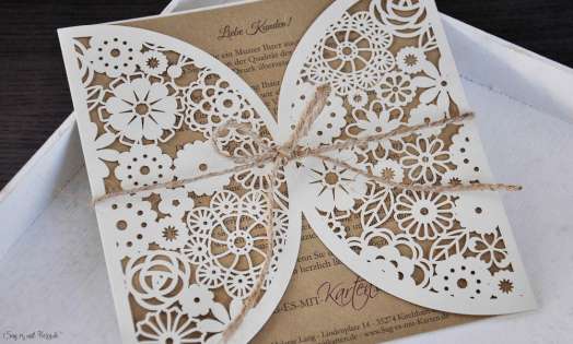 Einladungskarten Hochzeit Blumen Spitze floral Lasercut Kraftpapier