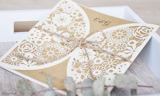 Einladungskarten Hochzeit Blumen Spitze floral Lasercut Kraftpapier