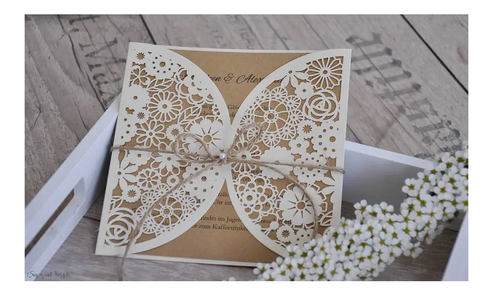 Einladungskarten Hochzeit Blumen Spitze floral Lasercut Kraftpapier