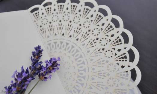 Hochzeitseinladung Spitze Kraftpapier Lasercut Vintage diy