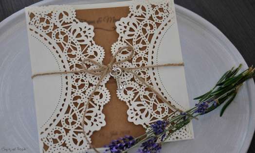 Einladungskarte Hochzeit Kraftpapier Spitze Lasercut diy