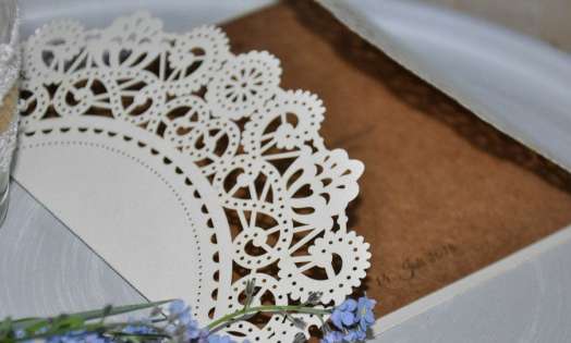 Einladungskarte Hochzeit Kraftpapier Spitze Lasercut diy