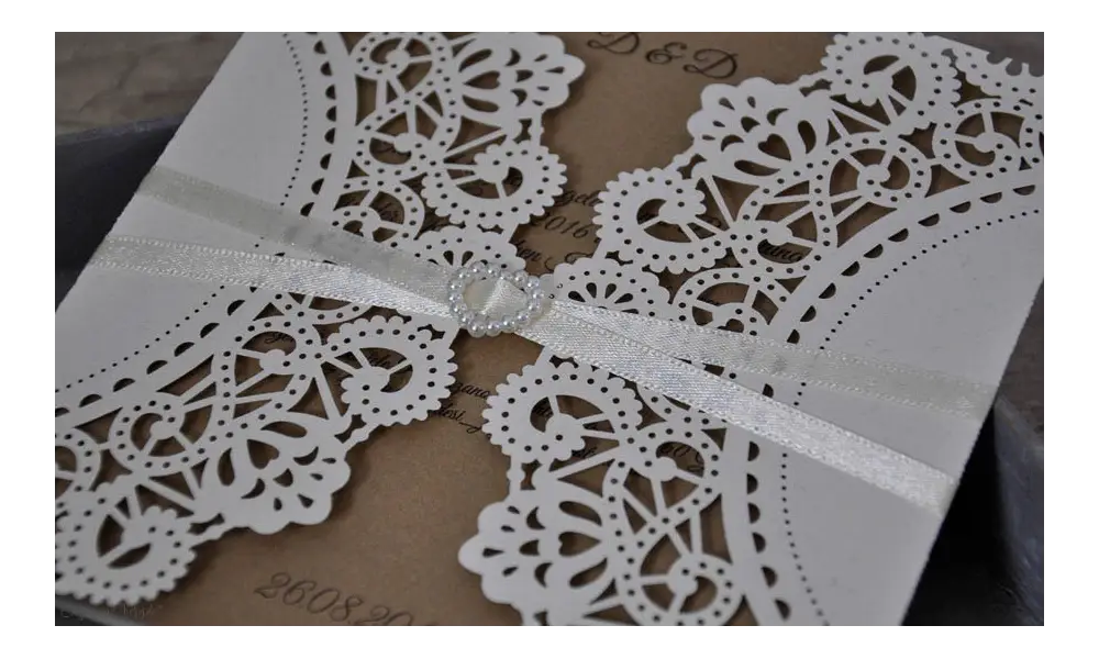 Einladungskarte Hochzeit Kraftpapier Spitze Lasercut diy