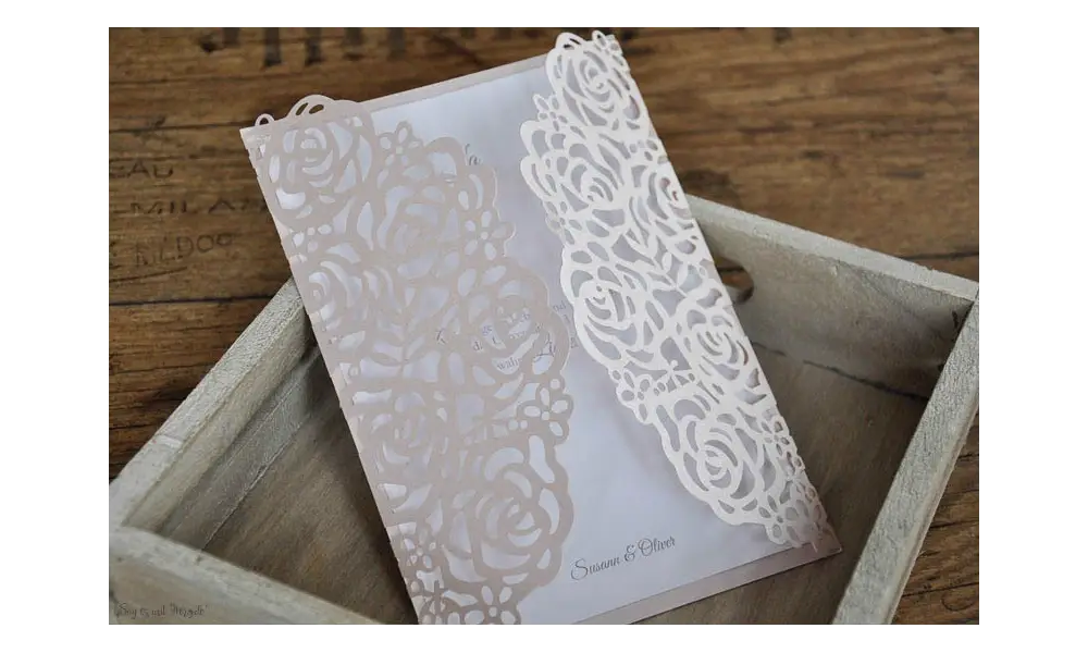 Einladungskarten Hochzeit rosa Spitze Lasercut Rosen