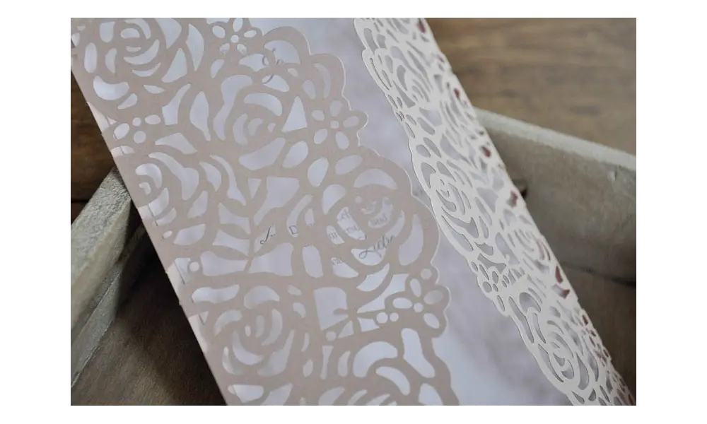Einladungskarten Hochzeit rosa Spitze Lasercut Rosen