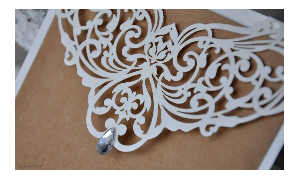 Edle Einladungskarten Hochzeit Kraftpapier Spitze Lasercut Strassstein